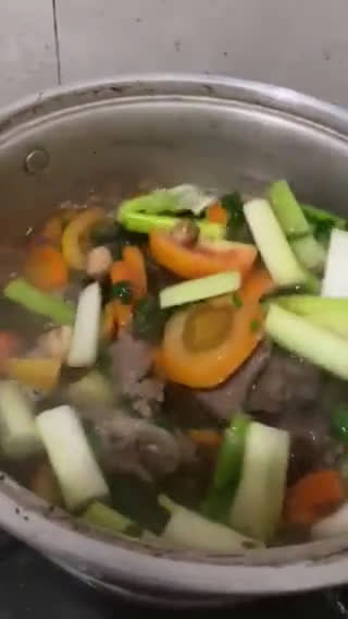 Foto langkah ke 3 dari resep Sup daging sapi.