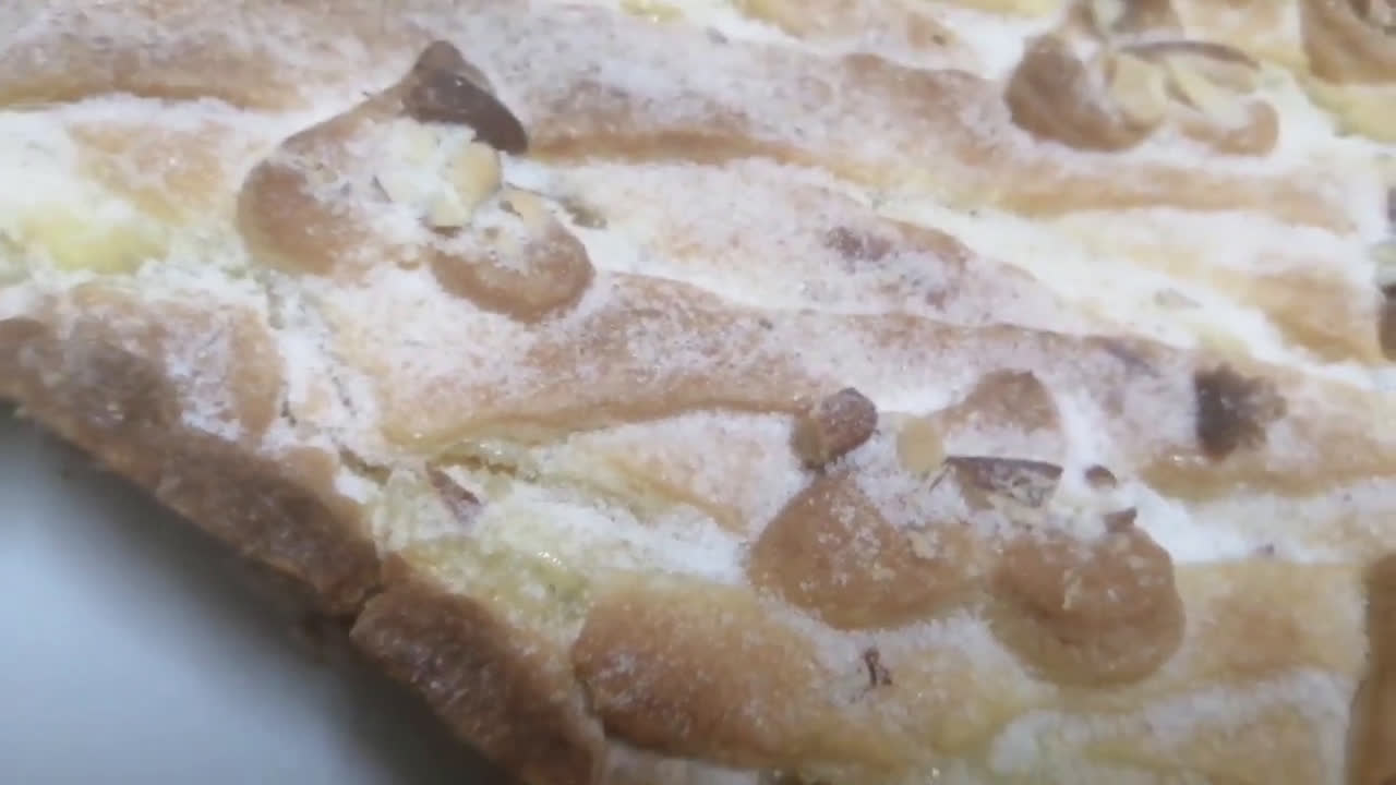 صورة لخطوة 10 من وصفة تارت بكريمة الباتيسيير بنكهة الليمون خوورررافي🥮🥧