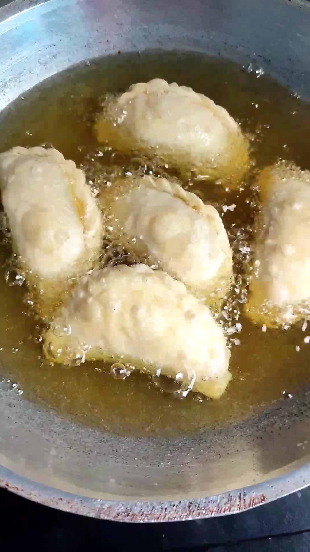 Foto langkah ke 8 dari resep Pastel Isi Ayam Kari.