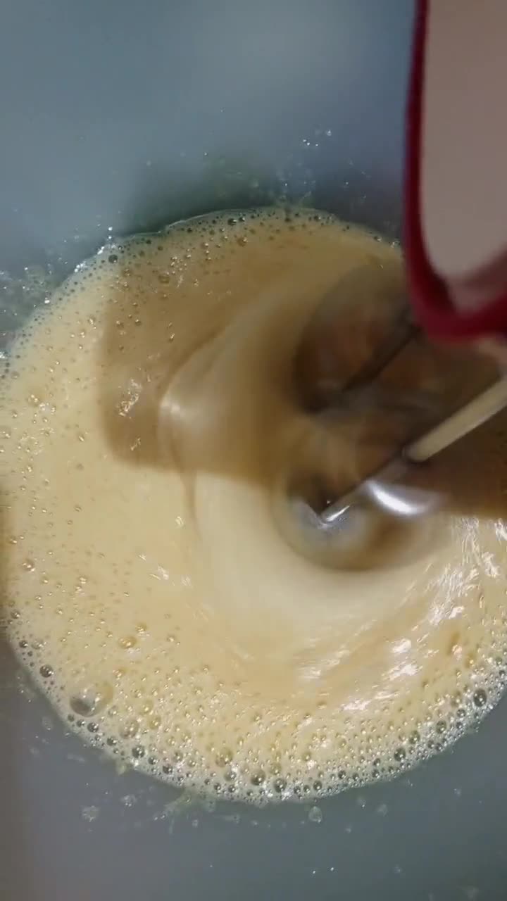 Foto langkah ke 1 dari resep Bolu Meises Kukus.