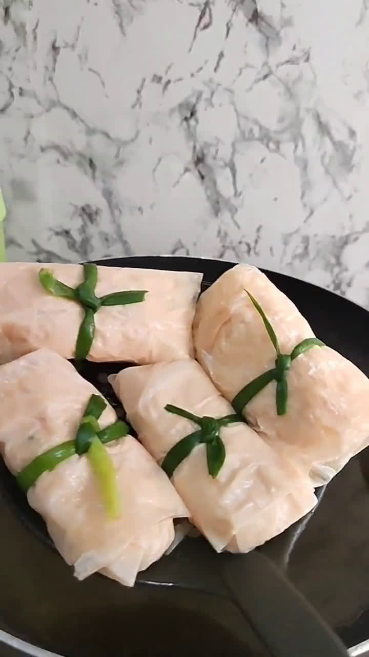 Foto langkah ke 4 dari resep Lumpia Ayam Kembang Tahu.