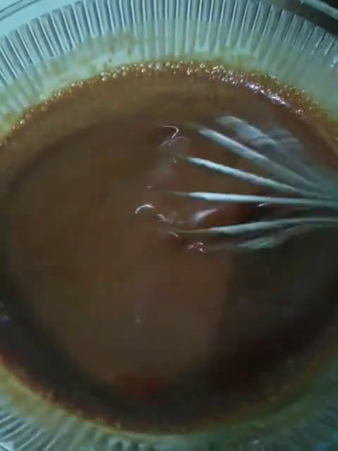 Foto langkah ke 4 dari resep Bolu Sarang Semut Mini (2 telur).