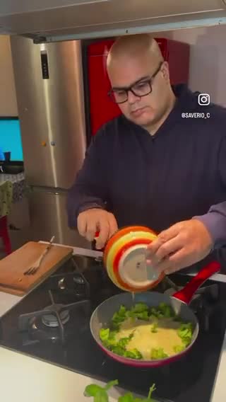Foto del passaggio 2 della ricetta Frittata con origano e broccoli