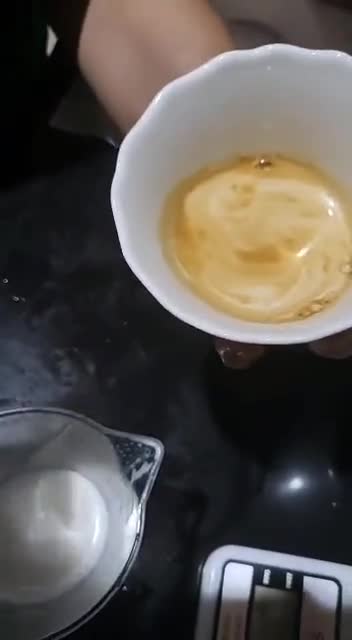 Foto langkah ke 3 dari resep Latte art Love.