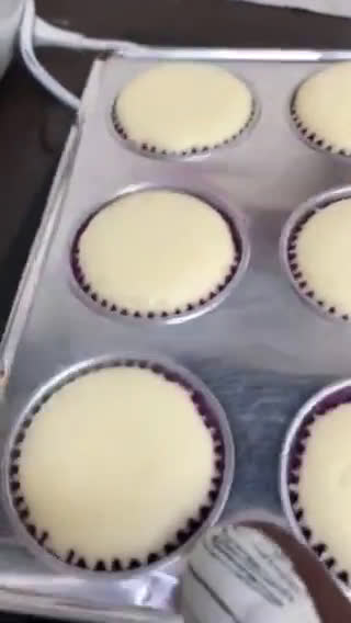 Foto langkah ke 3 dari resep Mini Oreo Cheesecakes 🧀 🧁.