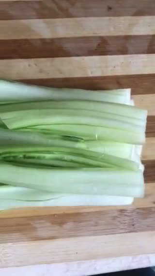 Foto del paso 1 de la receta: Guarnición de tallos de acelga y betarraga