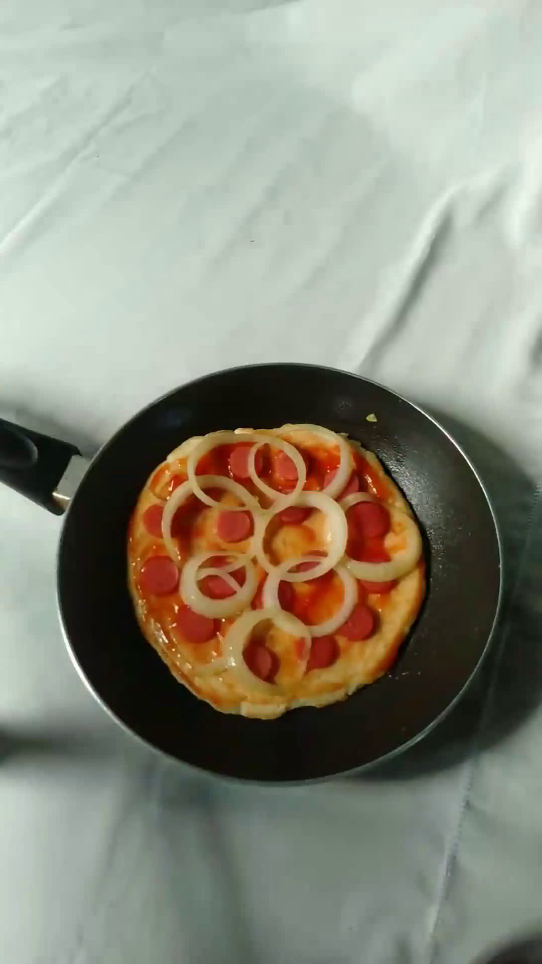 Foto langkah ke 11 dari resep Pizza Sosis Pakai Teflon.