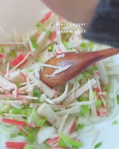 Gambar langkah 2 resipi Crab stick croquettes aka cekodok ketam.
