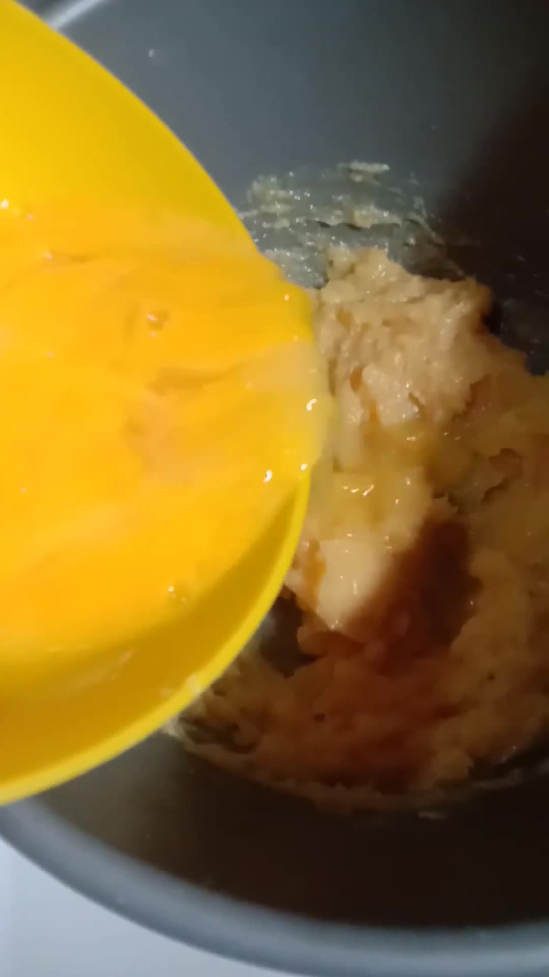 Foto langkah ke 3 dari resep Kue kamir/khamir tape isi coklat.