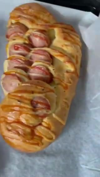 Gambar langkah 9 resipi Roti sosej simple.
