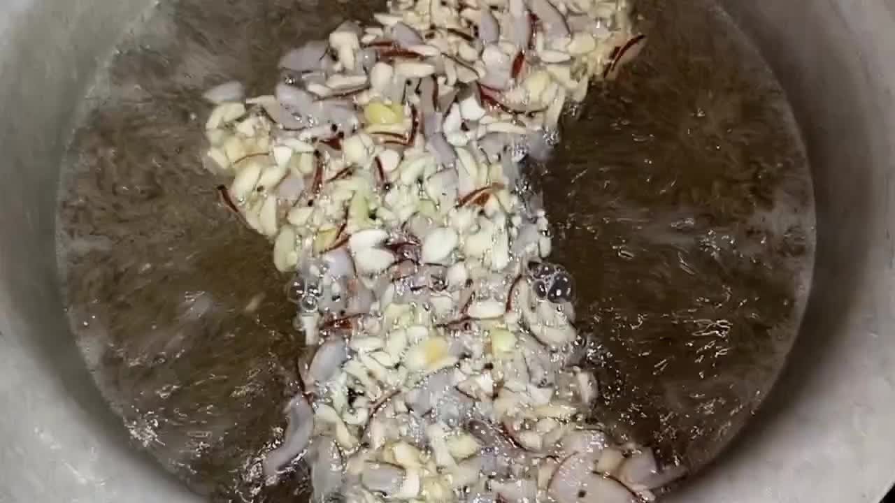 A picture of step 2 of Suji Ka Halwa💛🤤.