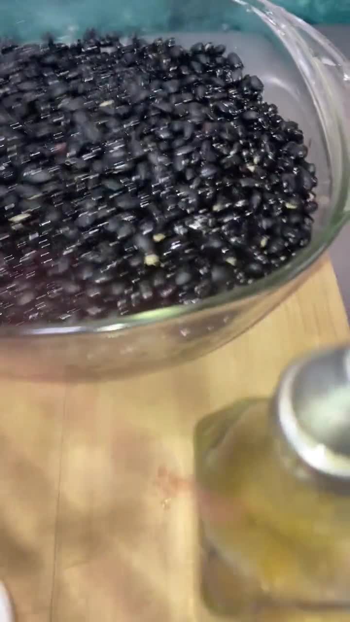Foto del paso 1 de la receta: *Frijoles Negros con Epazote: Un Clásico Mexicano*