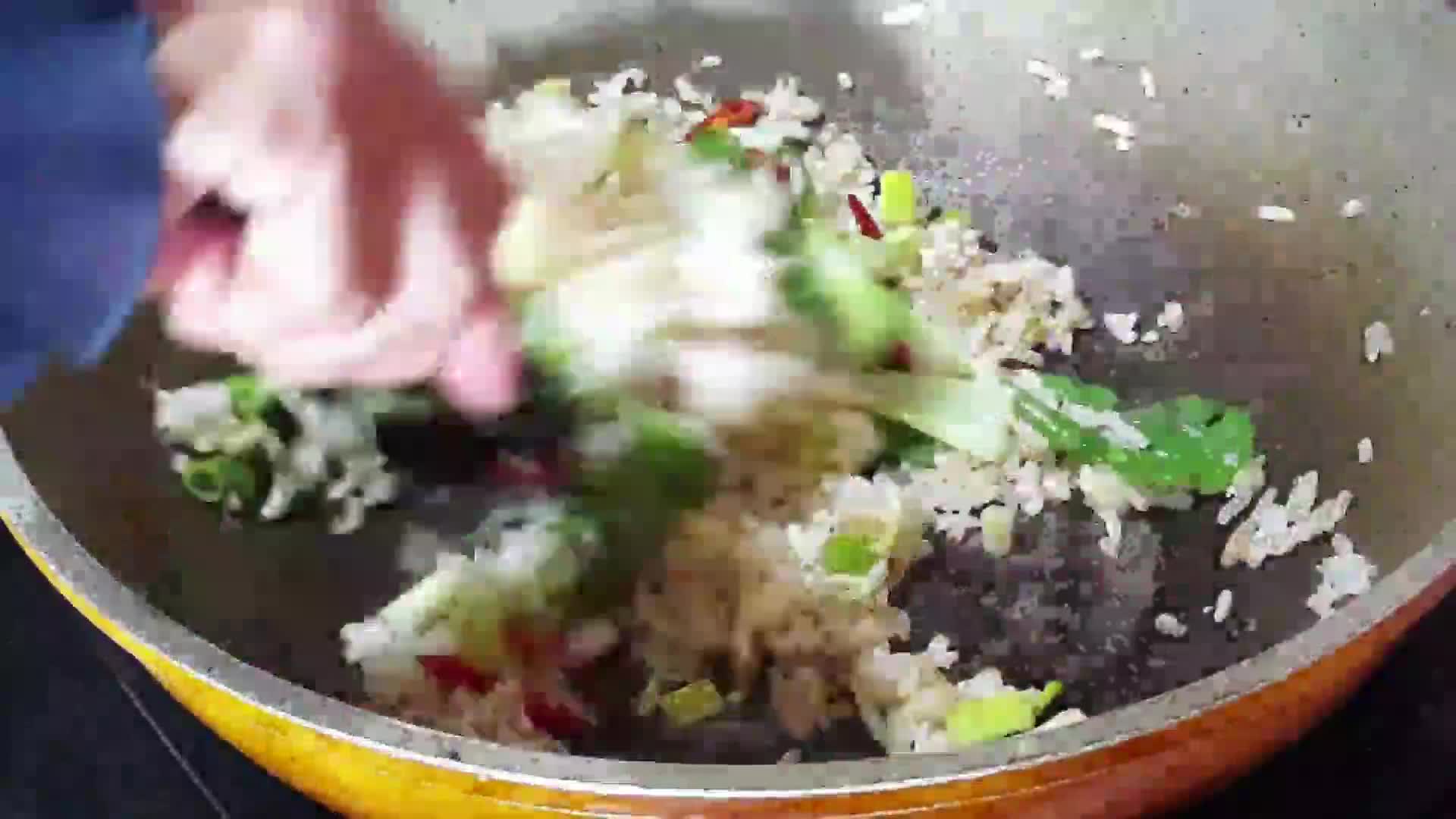 Foto langkah ke 3 dari resep Nasi goreng satset.