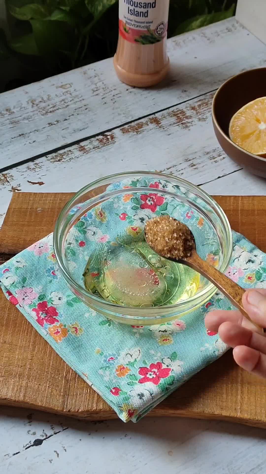 Gambar langkah 10 resipi Salad Campuran Avocado Sosej Pasta.
