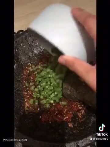 Foto langkah ke 2 dari resep Pencok kacang panjang.