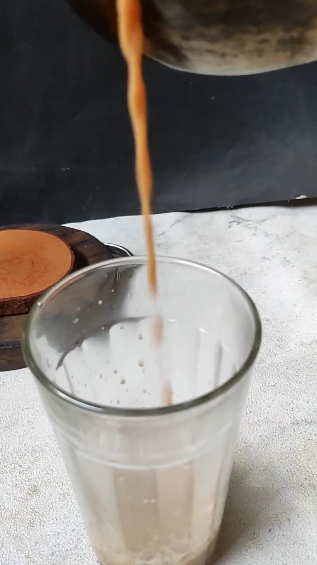 Foto langkah ke 2 dari resep Es Teh Tarik.