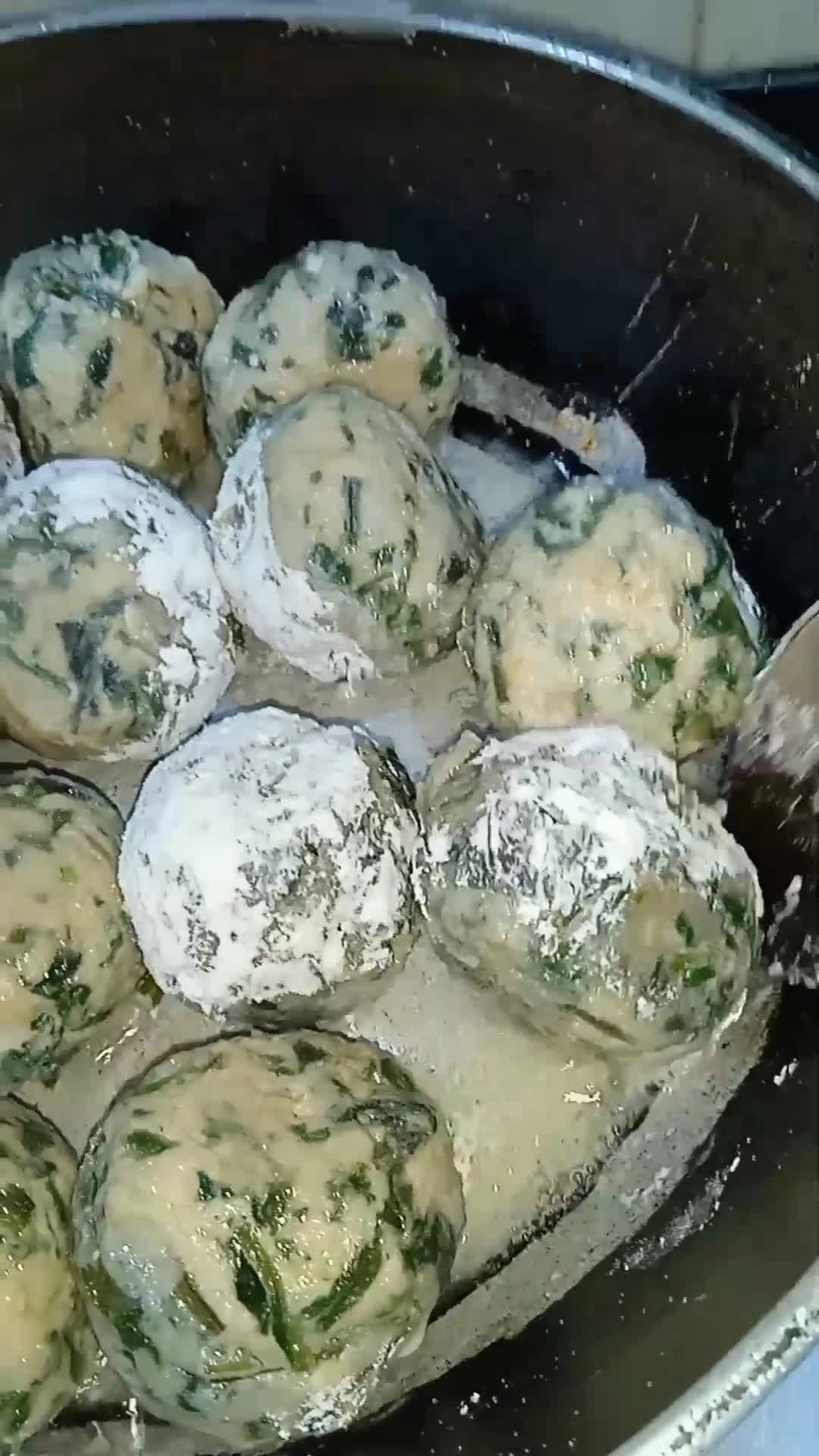 Une image de l'étape 4 de Boulettes de poulet 🐔🐔🐔🐔🐔 et épinards 🥬🥬 🥬🥬.