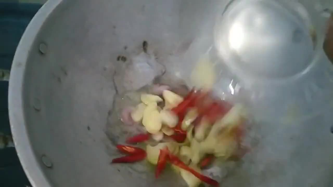 Foto langkah ke 2 dari resep 17.Tumis sawi putih dan bakso.