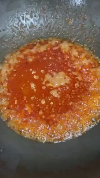 Gambar langkah 5 resipi Mi Sotong Bayam.