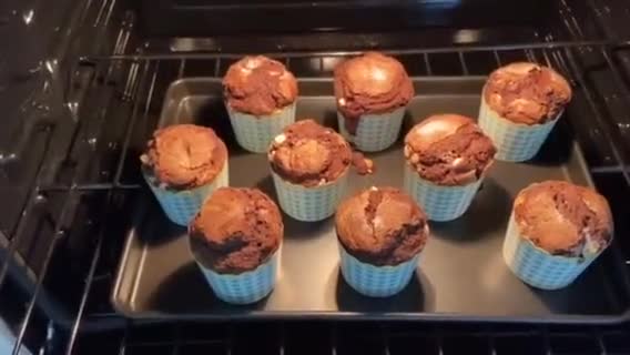 Foto del paso 6 de la receta: Muffins de cacao con pepitas de chocolate blanco