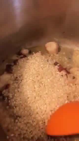 Foto del paso 3 de la receta: Arrocito meloso de 🐟 pulpo 🐙 y mariscos