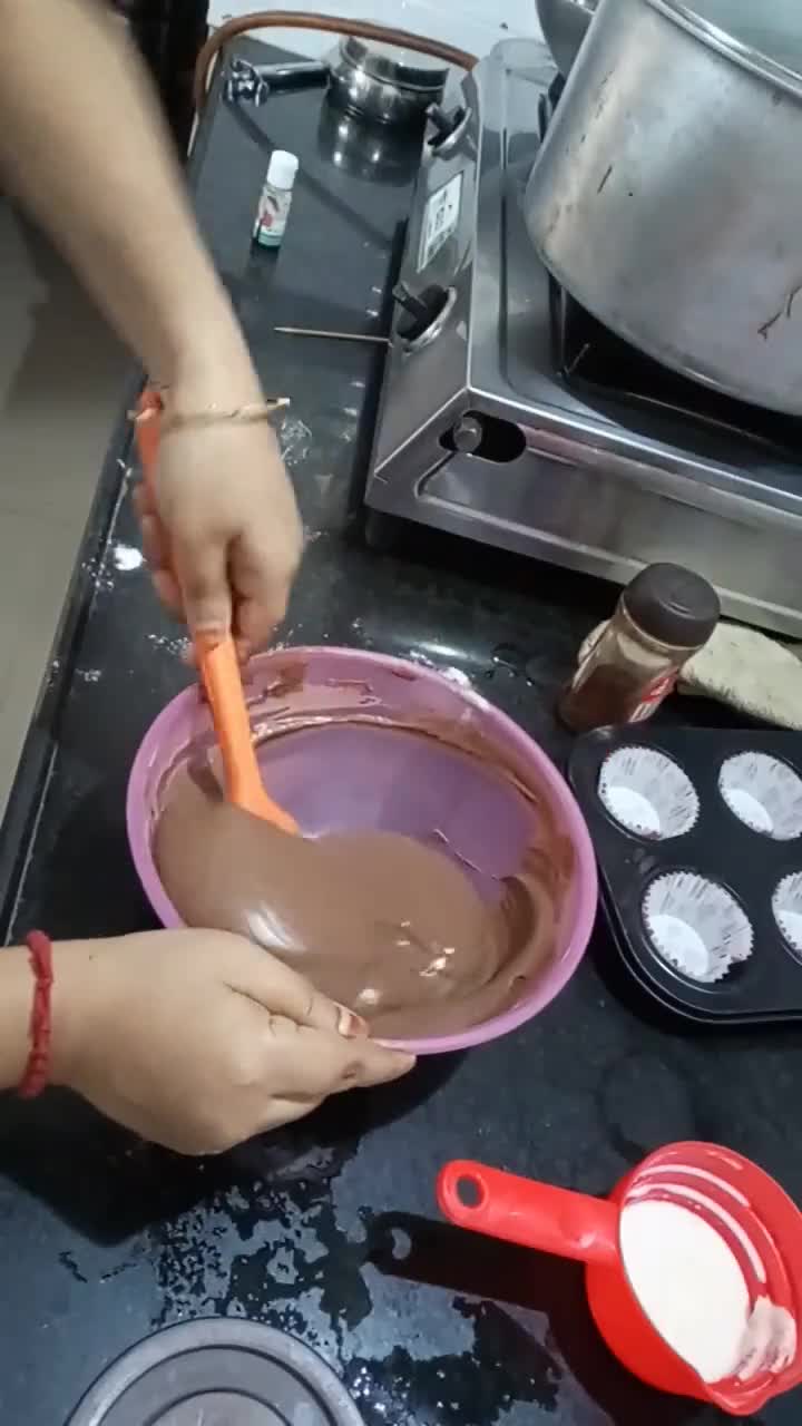 चॉकलेट चोकोचिप्स कप केक रेसिपी चरण 2 फोटो