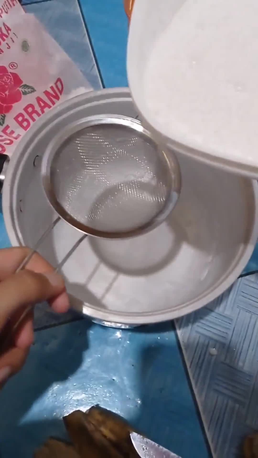 Foto langkah ke 6 dari resep Nagasari tepung beras.