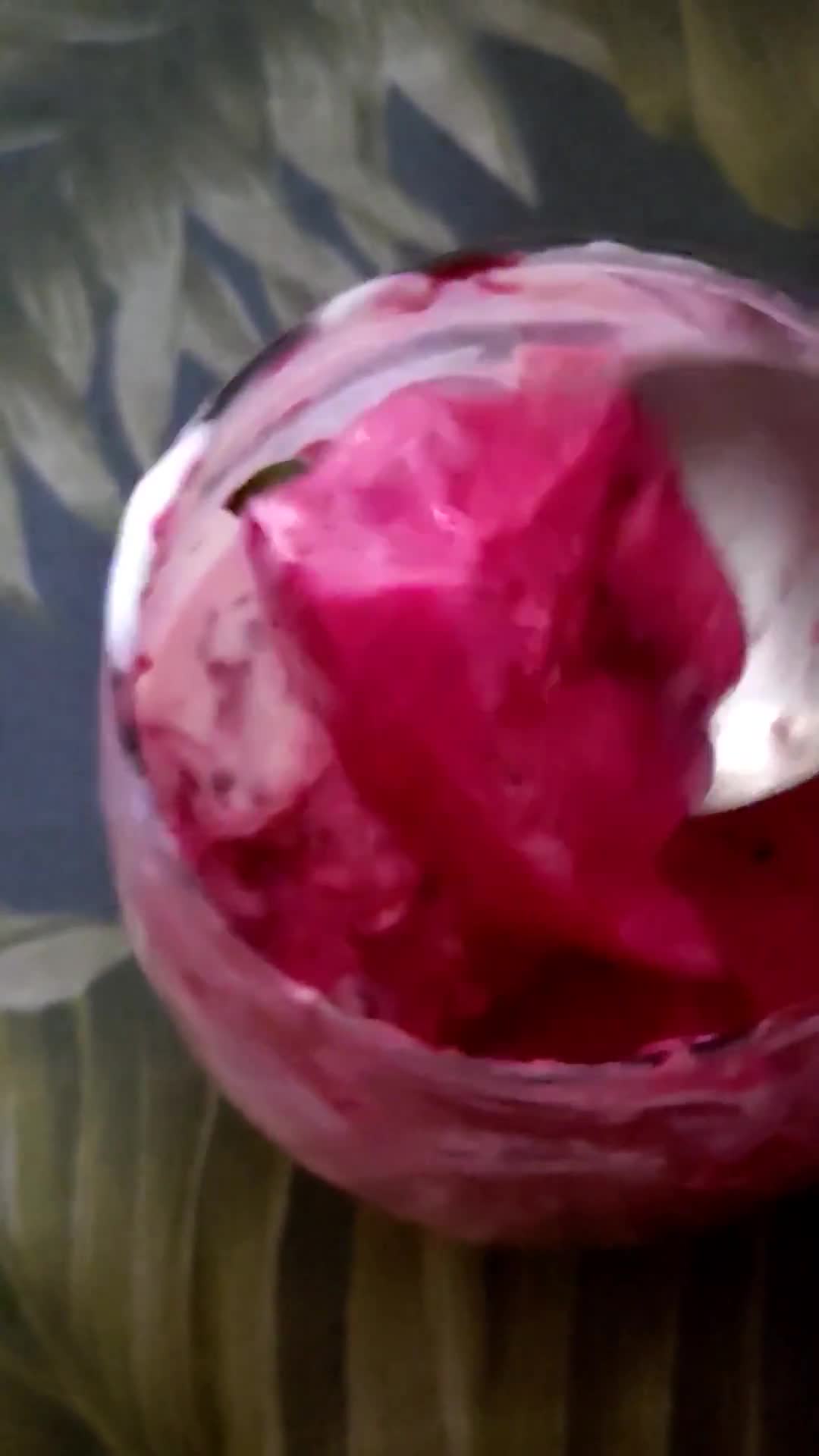Foto langkah ke 7 dari resep Puding Lapis Buah Naga dan Strawberry with Homemade Yogurt.