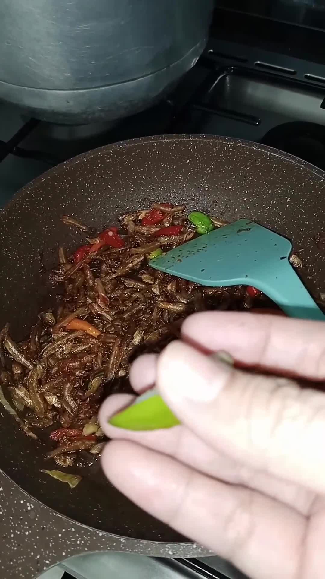 Foto langkah ke 4 dari resep Tumis Petai Teri Pedas.