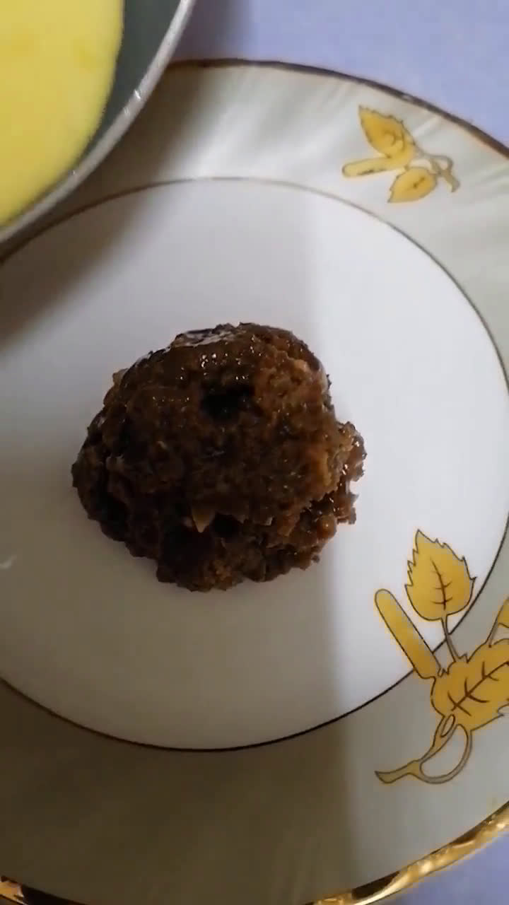 A picture of step 7 of Chocolate bread pudding with custard sauce.