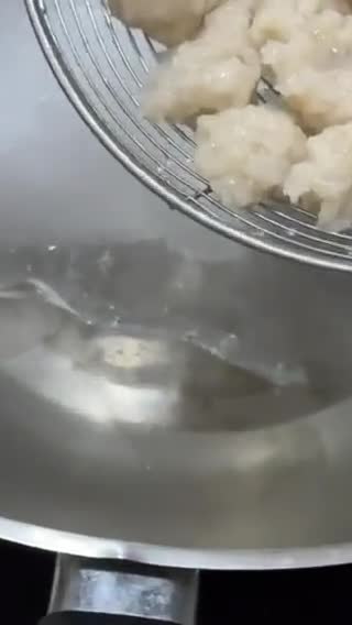 Foto langkah ke 6 dari resep Tekwan Ikan Kakap dengan Kaldu Kepiting yang Nikmat.