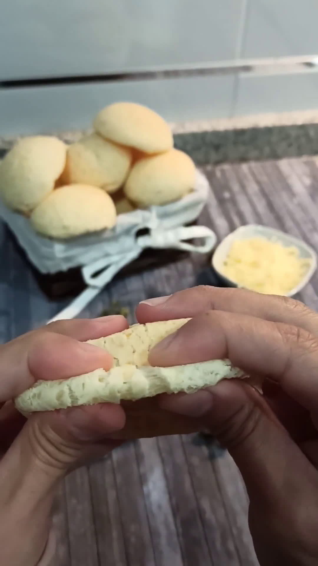Foto del paso 5 de la receta: Pan 🥖de queso 🧀 y ajo 🧄