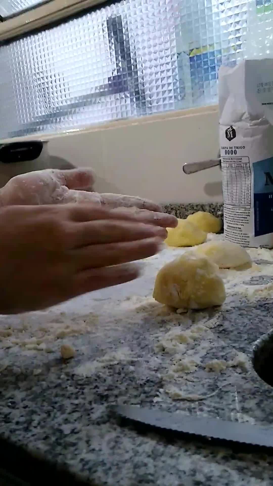 Foto del paso 4 de la receta: Bomba de papa rellena de carne