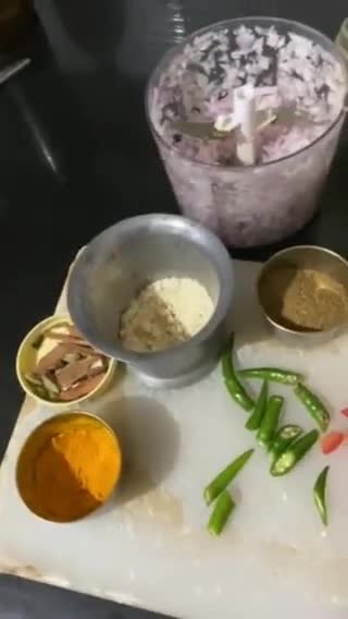 मशरुम की सूखी सब्ज़ी (Mushroom ki sukhi sabzi recipe in Hindi) रेसिपी चरण 2 फोटो