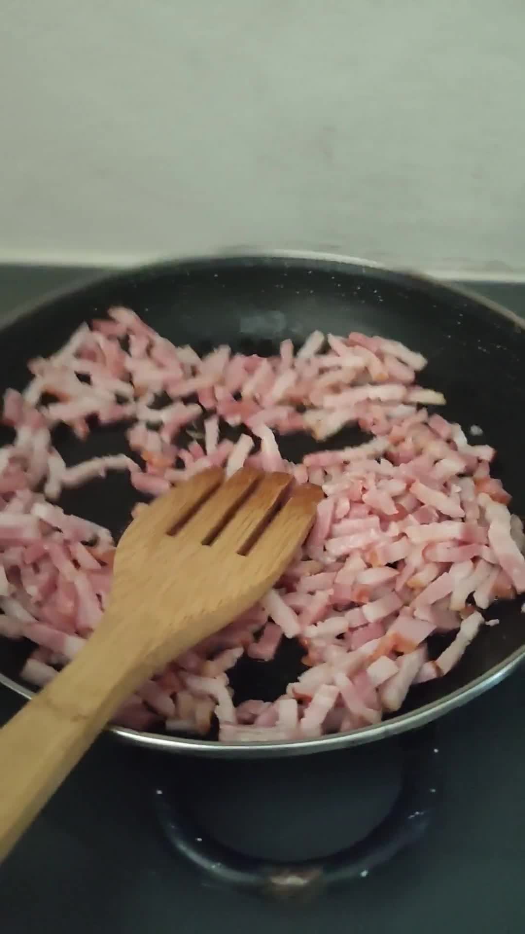 Foto del paso 1 de la receta: Empanada de bacon con carne picada de pollo