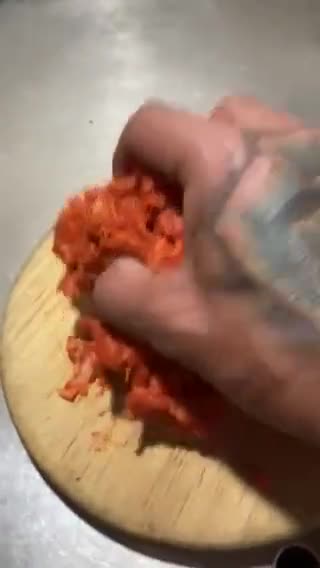 Foto del paso 1 de la receta: Quesadillas con chorizo 🐽
