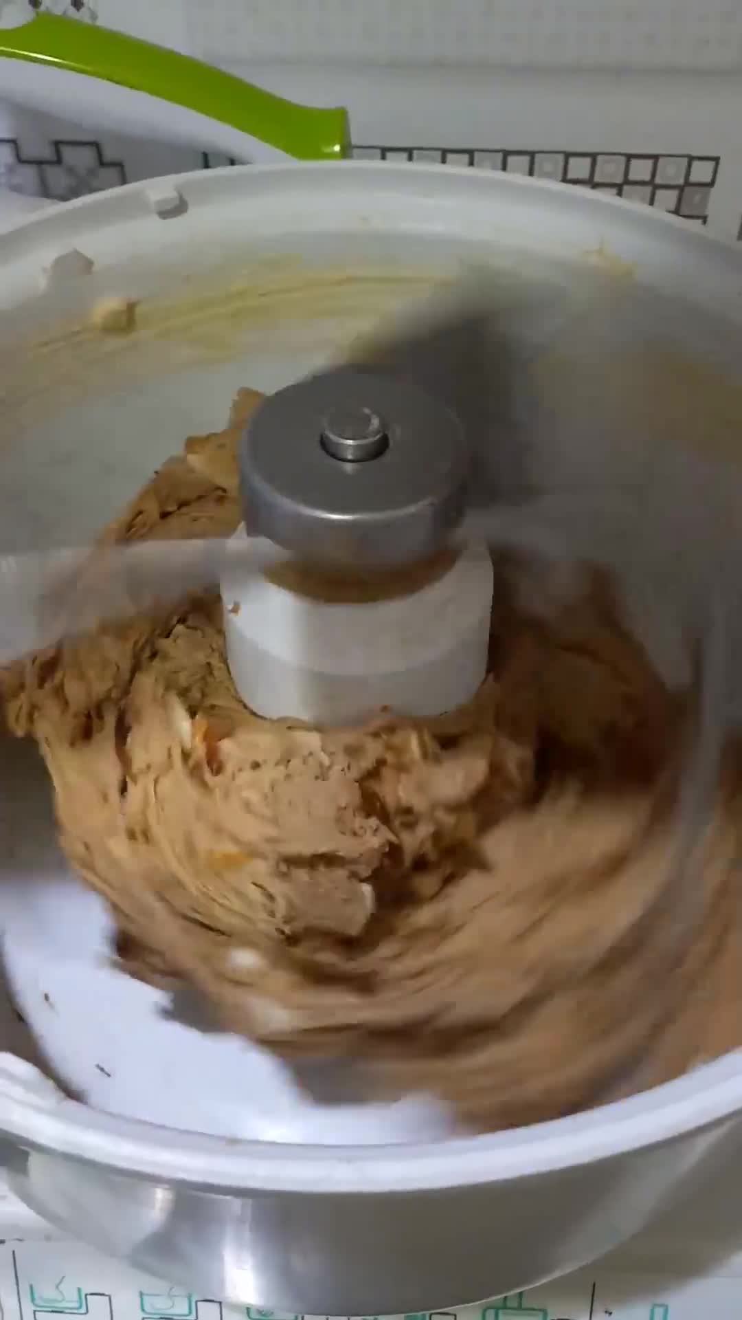 Foto langkah ke 4 dari resep Roti kurma aroma kopi almond.
