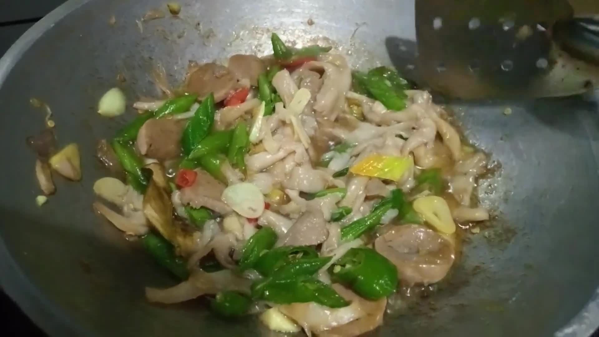 Foto langkah ke 2 dari resep Jamur Tiram Suwir Baso Buncis Saos Tiram ala Subi 😋.