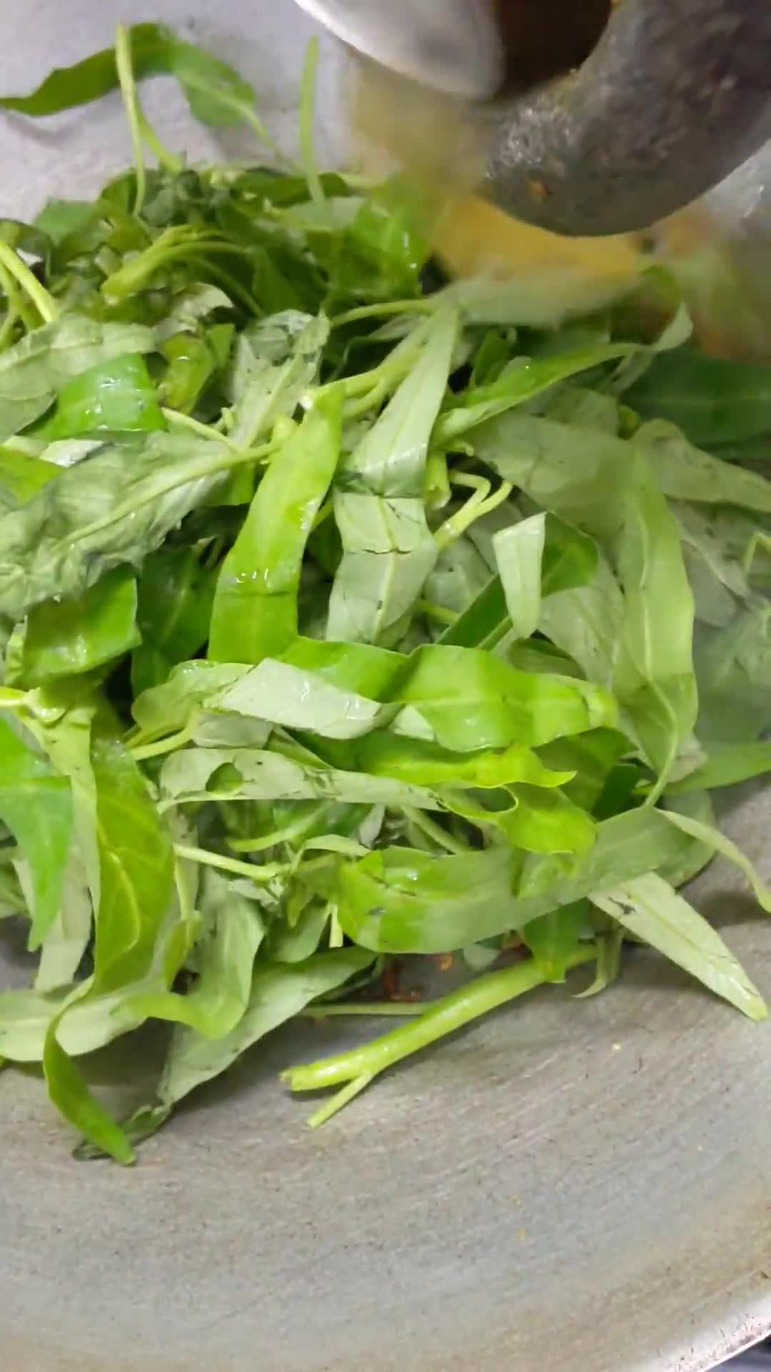 Gambar langkah 4 resipi Kangkung Belacan.