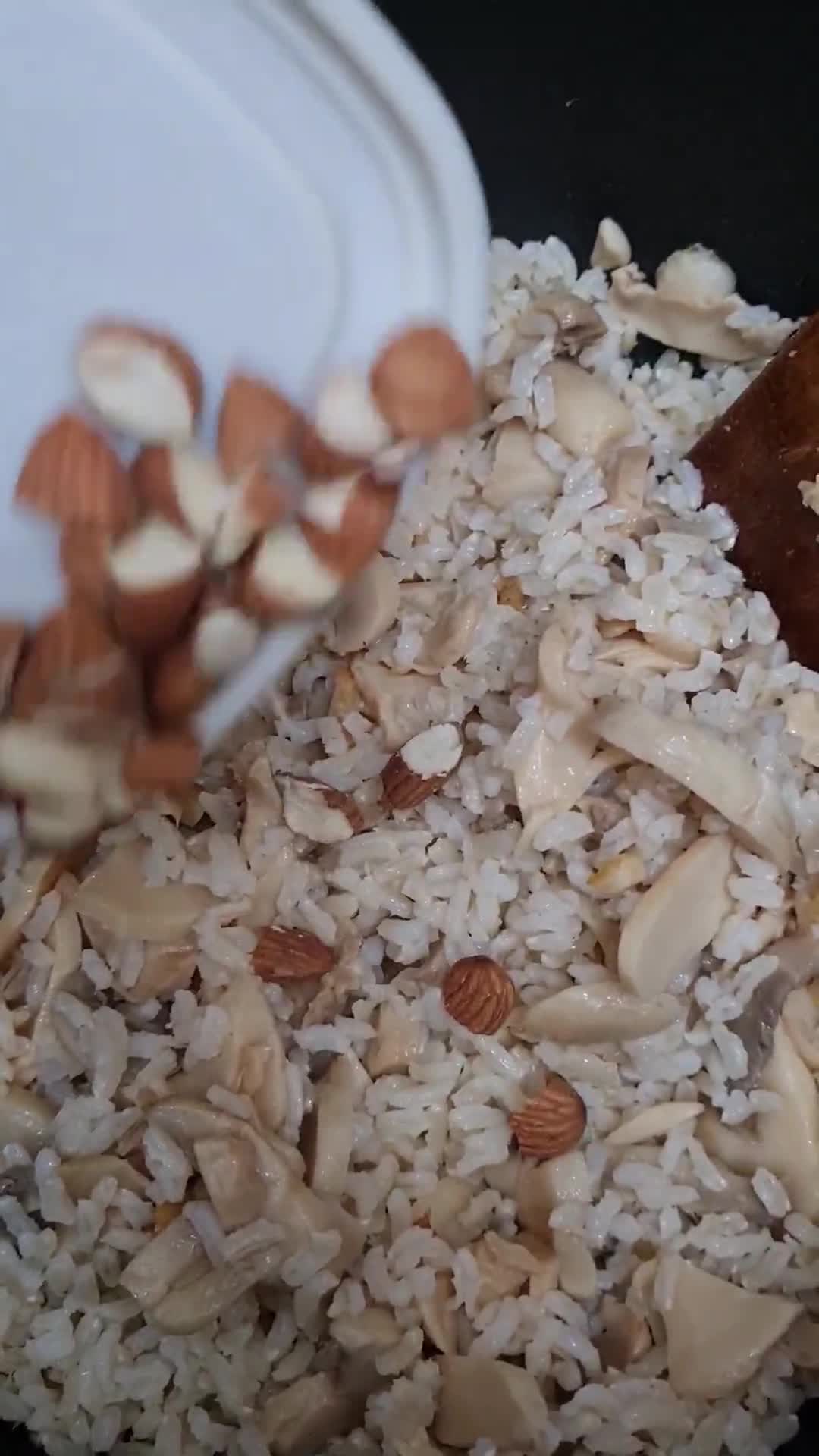 Foto del paso 2 de la receta: Canastitas de arroz integral con champignones 🍚 🍄