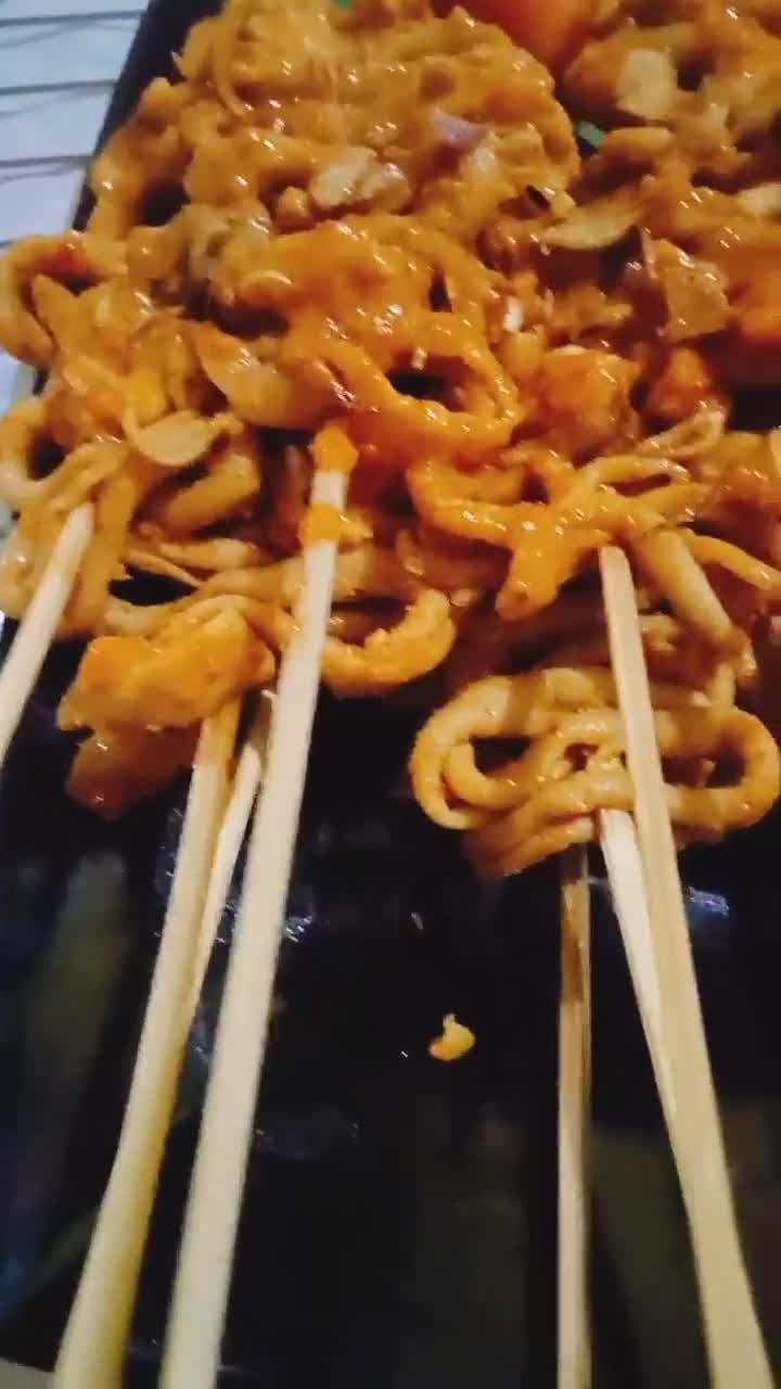 Foto langkah ke 6 dari resep Sate usus bumbu kencur.