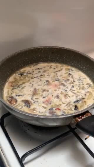 Foto langkah ke 4 dari resep Creamy chicken & mushroom pasta.