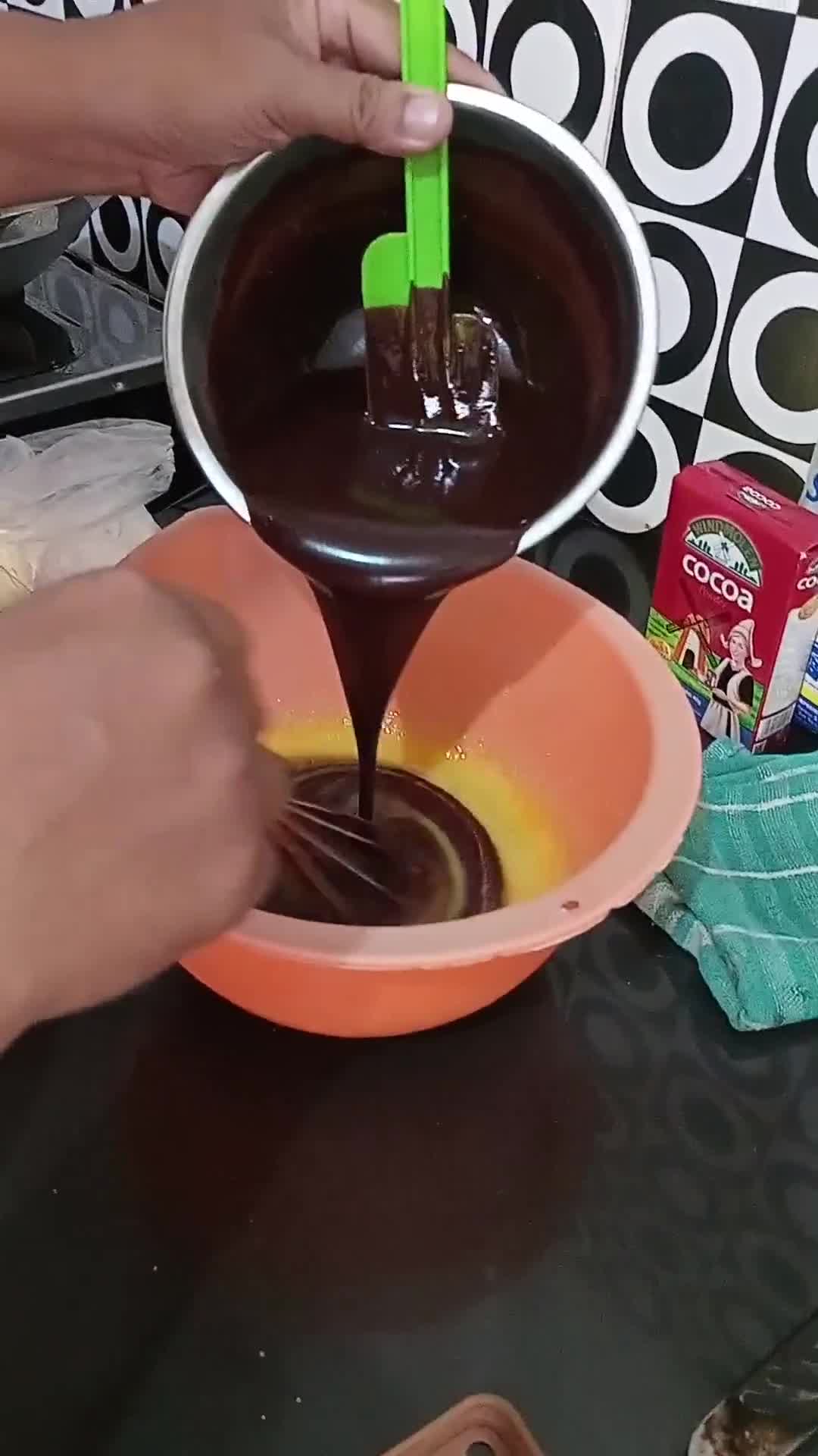 Foto langkah ke 5 dari resep Fudgy Brownies.