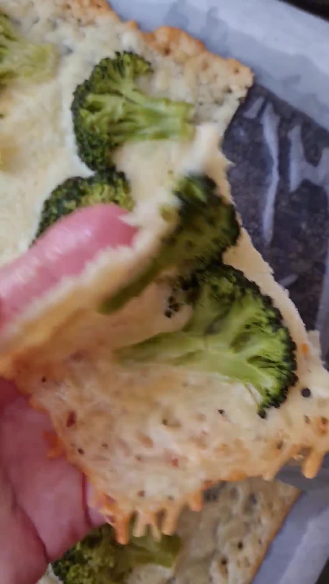 Foto del paso 6 de la receta: "Tarta" de brócoli y queso 🥦 🧀 sin harina, 2 ingredientes + condimentos