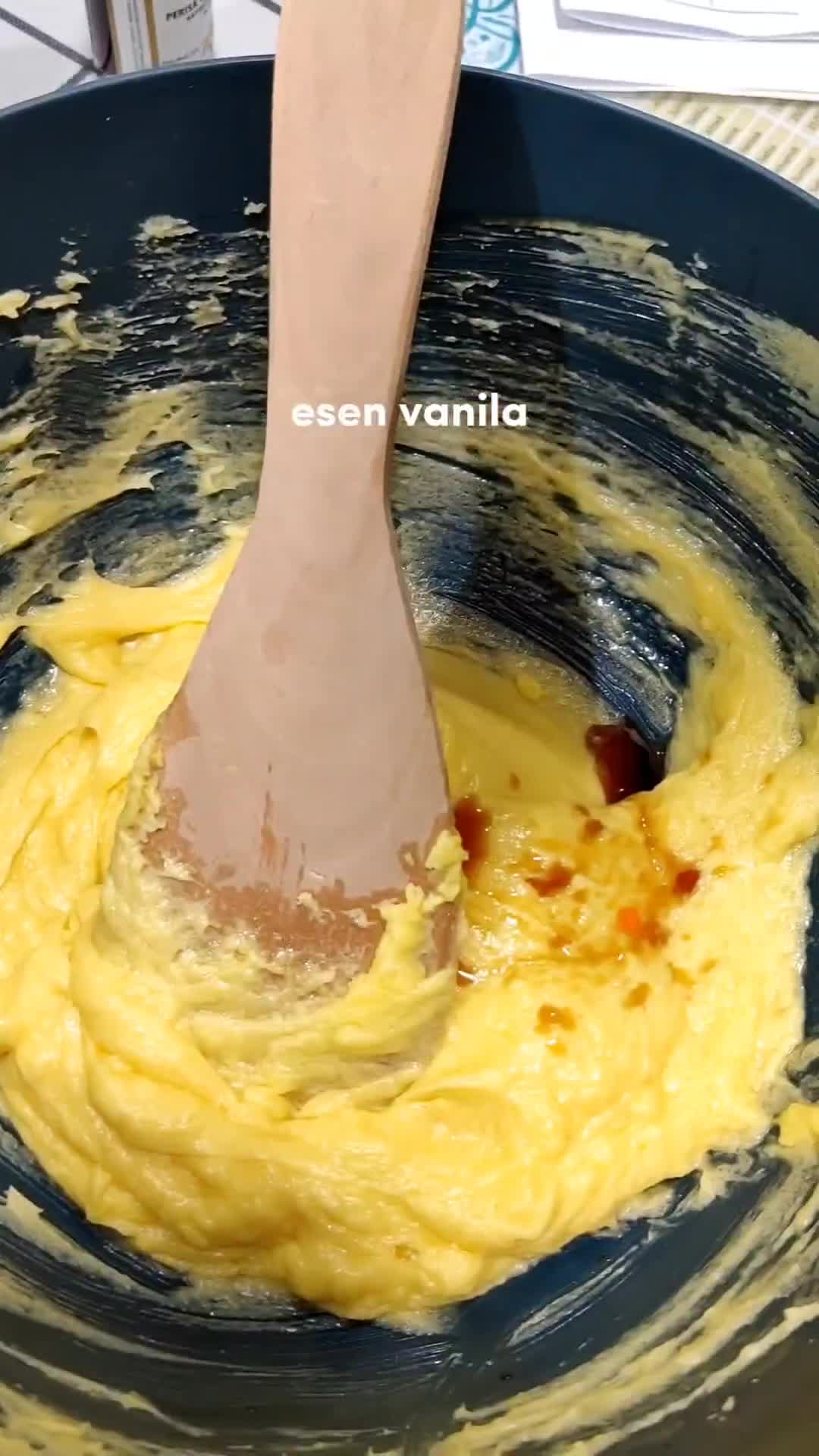 Gambar langkah 2 resipi Biskut Sarang Semut.