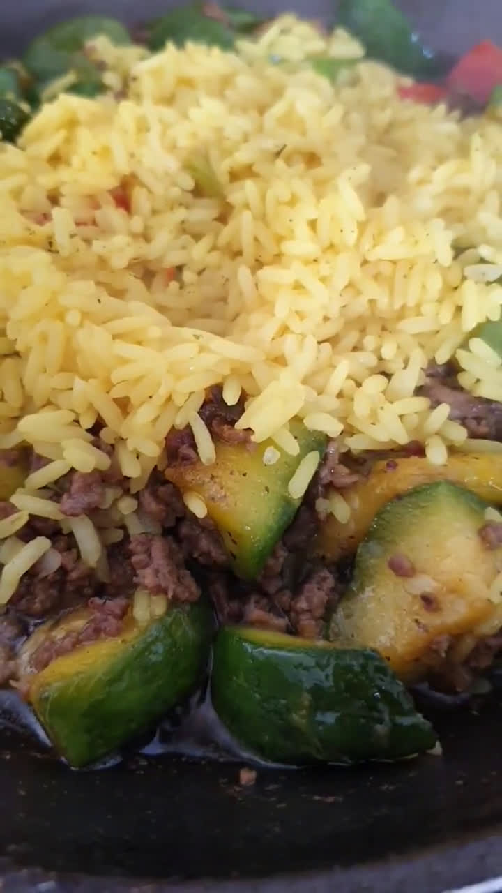 Foto del paso 3 de la receta: 🍚 Minuta de zapallitos y arroz para comer y seguir 🍽