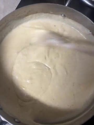 Une image de l'étape 3 de Pâtes au poulet sauce Alfredo.