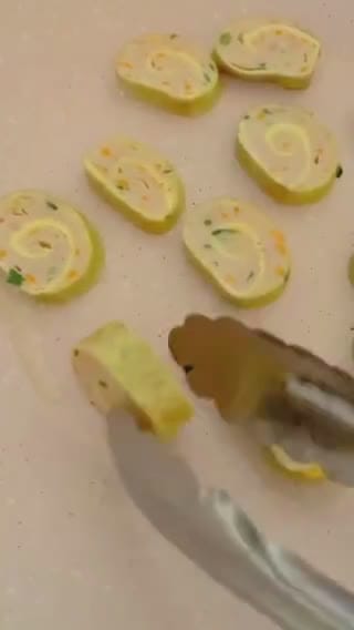 Foto langkah ke 5 dari resep Chicken Eggs Roll ala Hokben.
