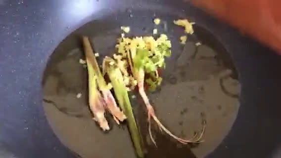 Gambar langkah 1 resipi Daging Tumis Tomyam.