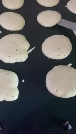 Gambar langkah 4 resipi Baby Pancake Viral.